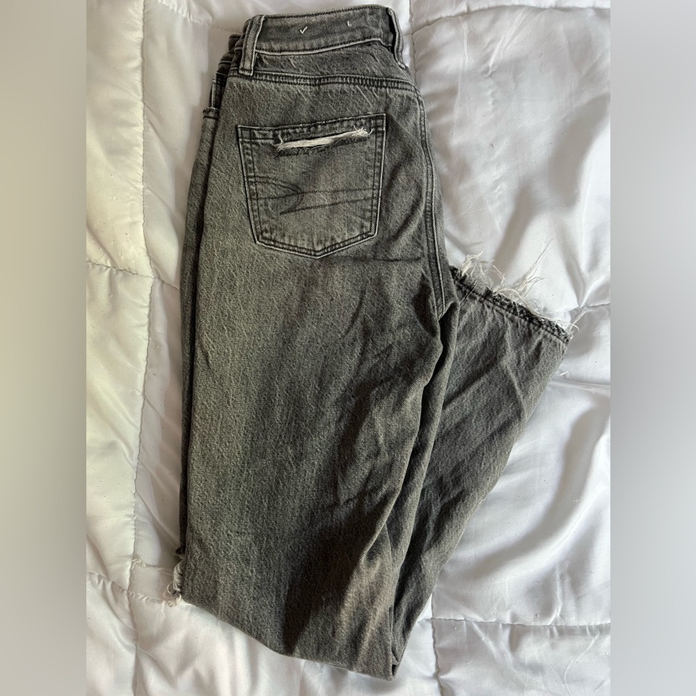 American Eagle Gray Distressed Mom Jeans - 0 Regular